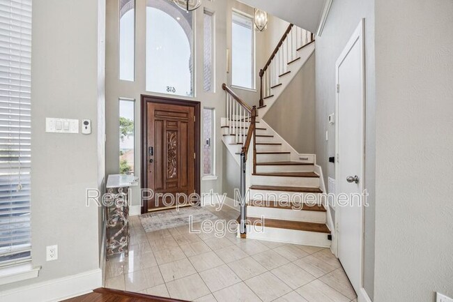 Building Photo - 618 Knollwood Dr