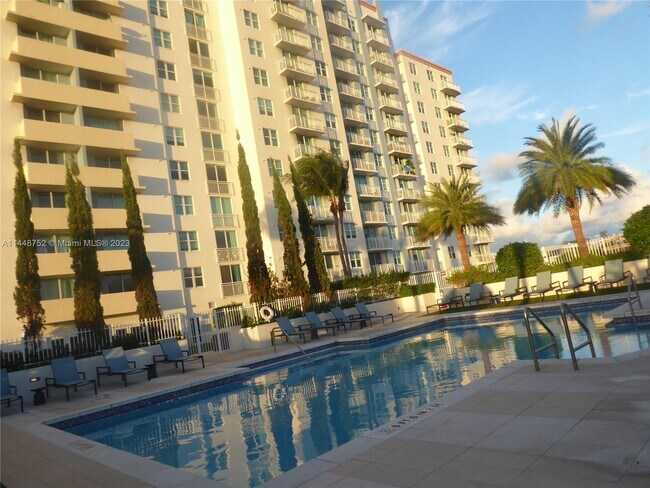 Foto del edificio - 3000 Coral Way