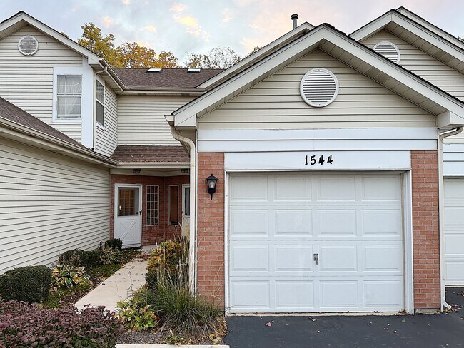 Building Photo - 1544 Darien Lake Dr