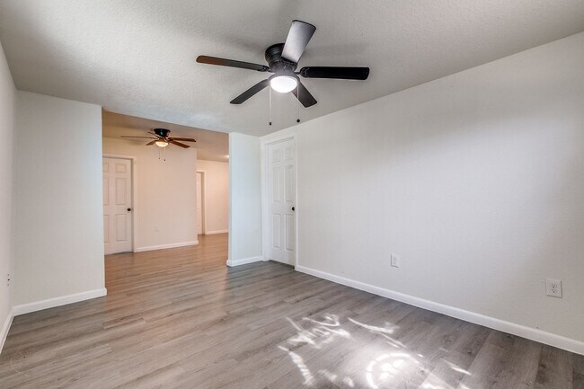 Building Photo - Elmwood Triplex