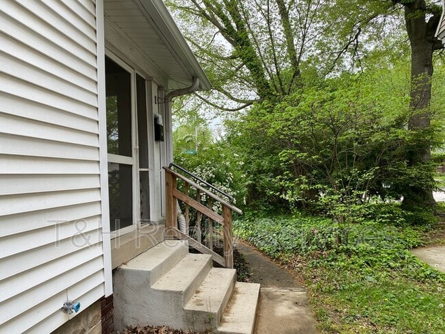 Building Photo - 4726 N College Ave