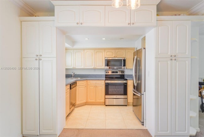 Building Photo - 7720 SW 54th Ct