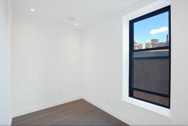 Building Photo - 154 W 70th St