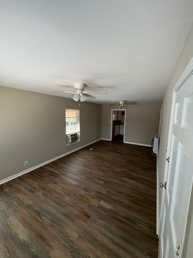 Building Photo - 211 Latch Dr