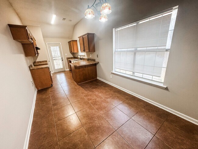 Foto del edificio - 6840 Mikayla Ln