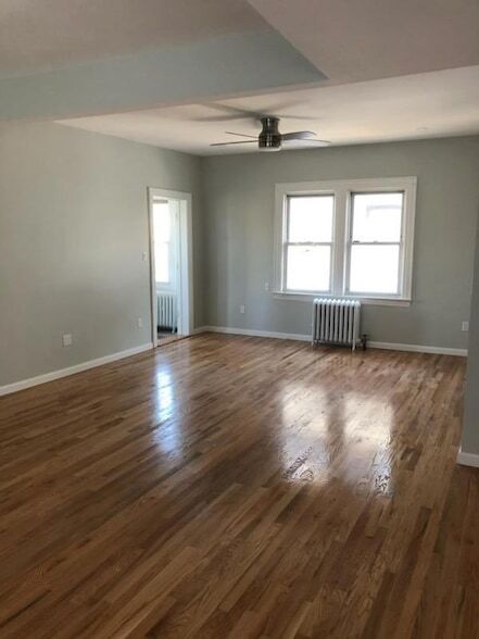 Foto del edificio - 511 Laurelton Blvd