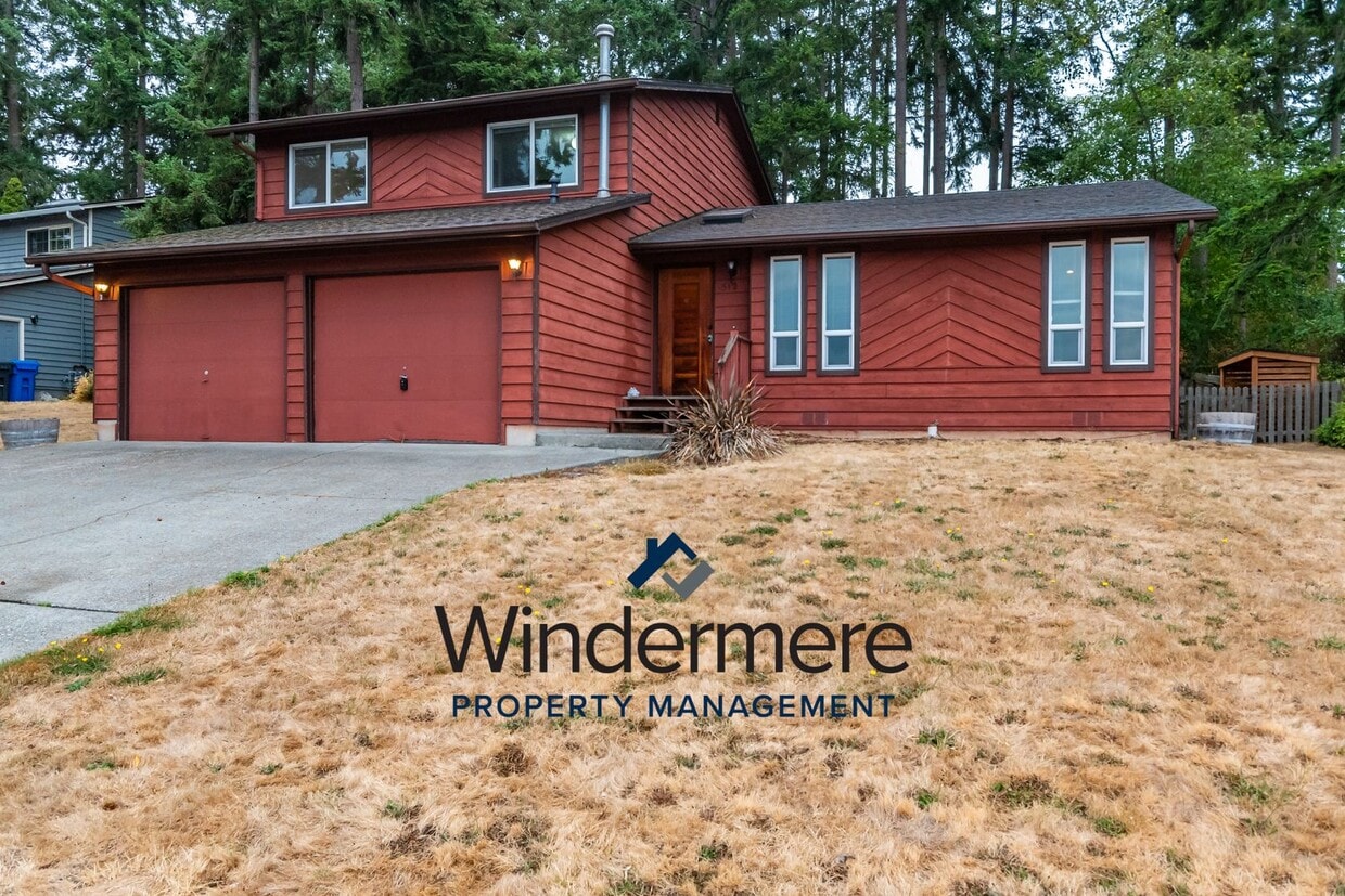 Primary Photo - Spacious 3 Bedroom 2.5 Bath