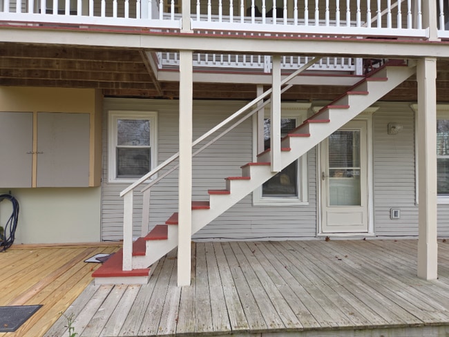 Building Photo - 210 E Pine St