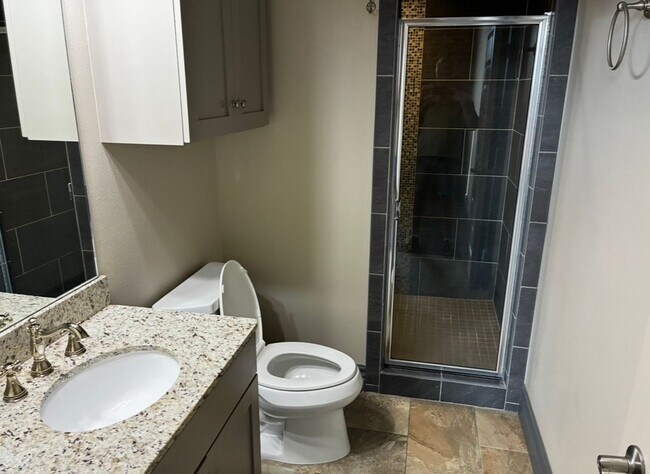 Building Photo - The Breezeway Apartments