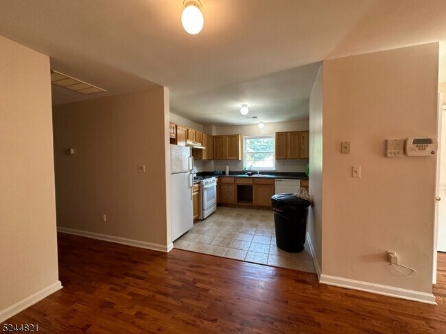 Building Photo - 391 Fairmount Ave