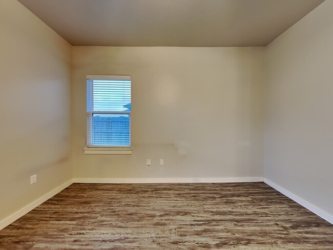 Foto del edificio - 14308 Peach Tree Dr