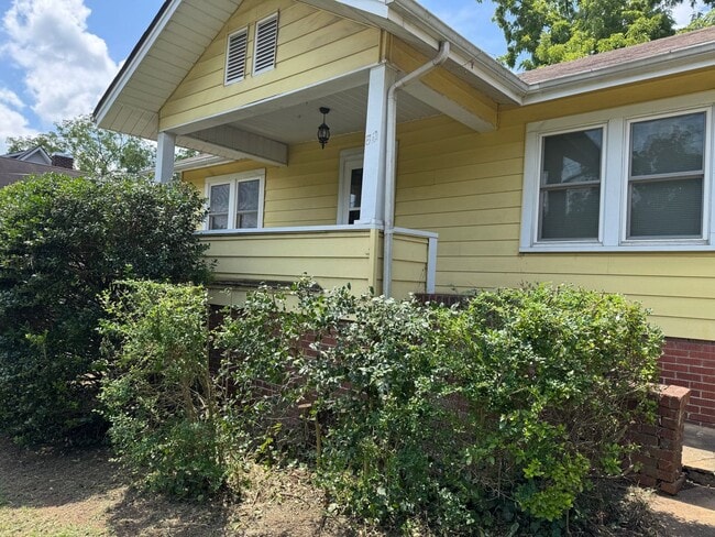 Building Photo - West AVL - Two Bedroom Bungalow Just off H...