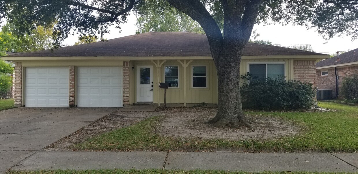 Foto principal - 4433 College Park Dr