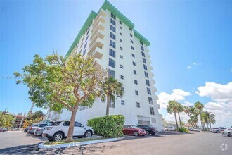 Building Photo - 10350 W Bay Harbor Dr