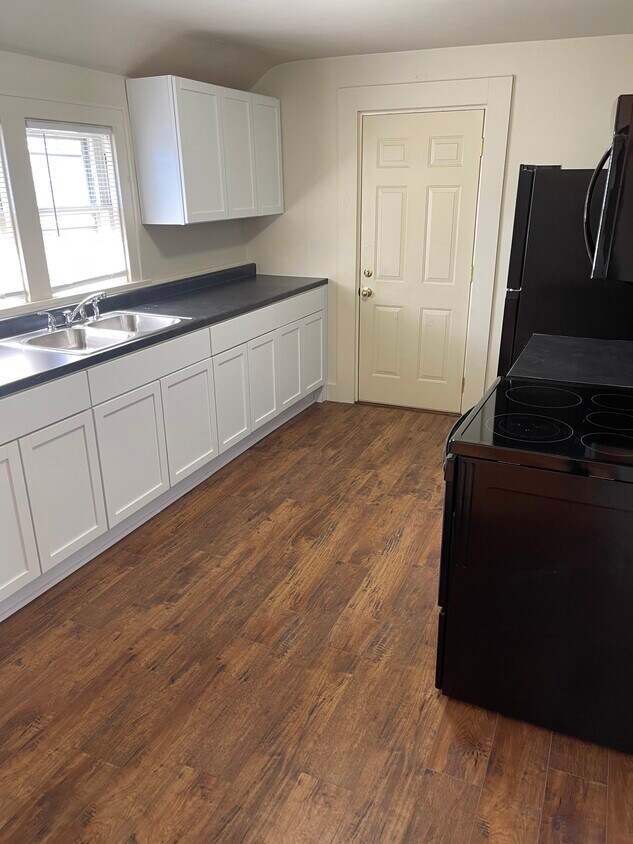 Foto principal - 821 Wright St