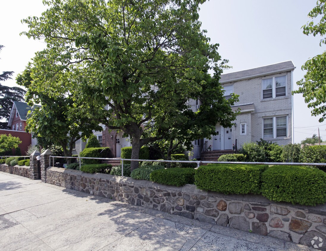 Foto del edificio - 931 Castleton Ave