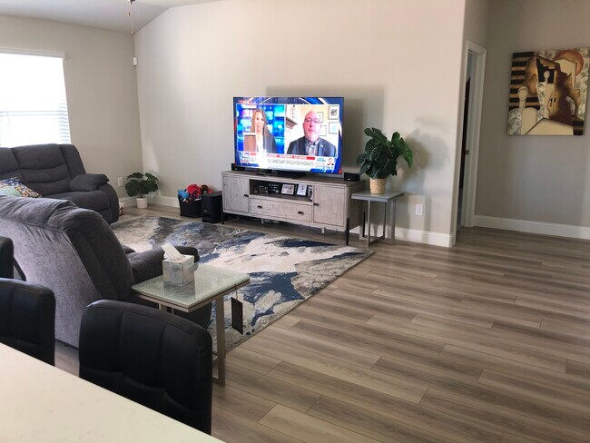 Foto del edificio - 5203 Bellhurst Dr