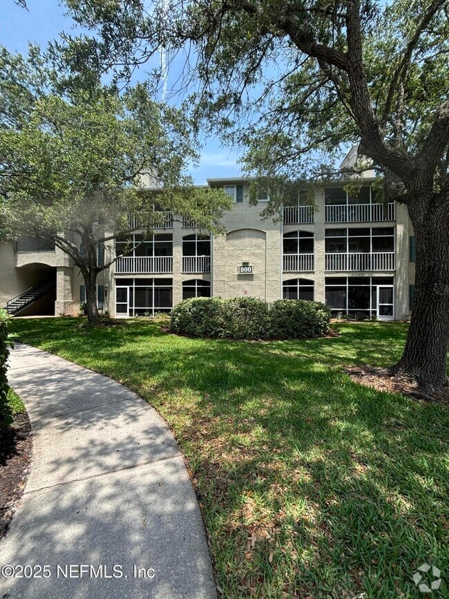 Building Photo - 800 Ironwood Dr