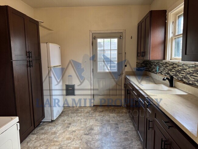 Foto del edificio - 3 Bedroom 1 Bathroom Apartment