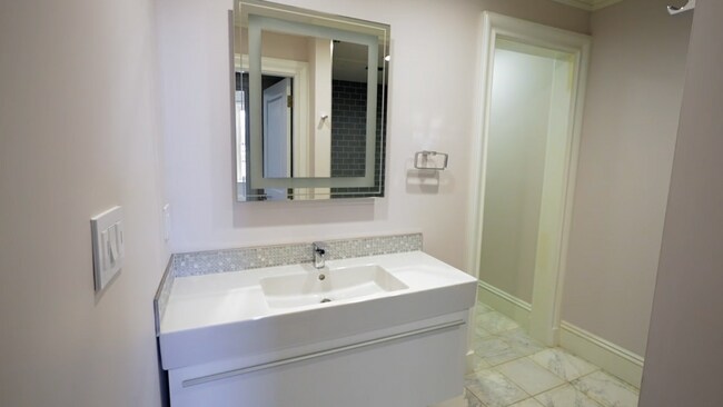 Foto del edificio - 214 Commonwealth Ave