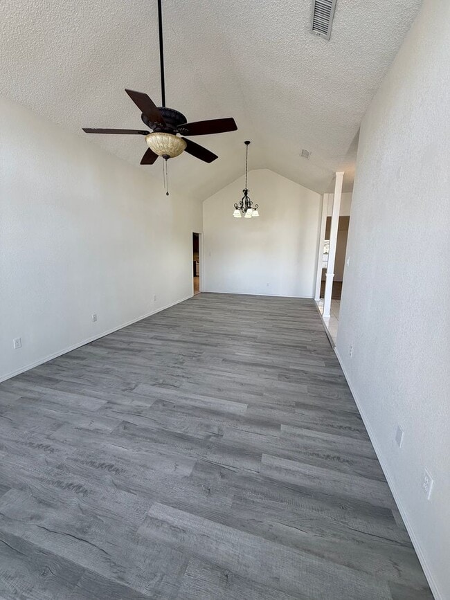 Foto del edificio - 4 Bed Brick Home! Zia School District! - Pets Welcome!!!