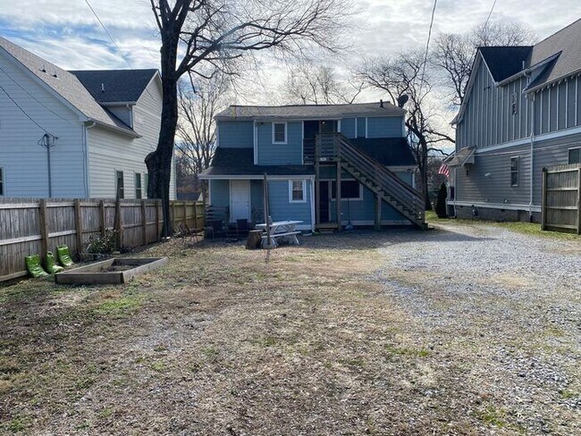 Building Photo - Cozy Studio in the Heart of East Nashville!