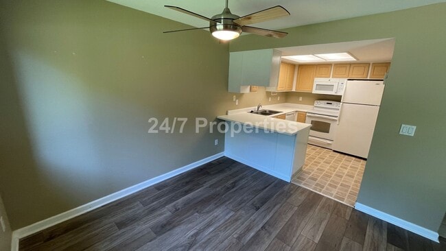 Foto del edificio - Beautiful 2 BD | 2 BA Condo w/ Amenities- Murrayhill!