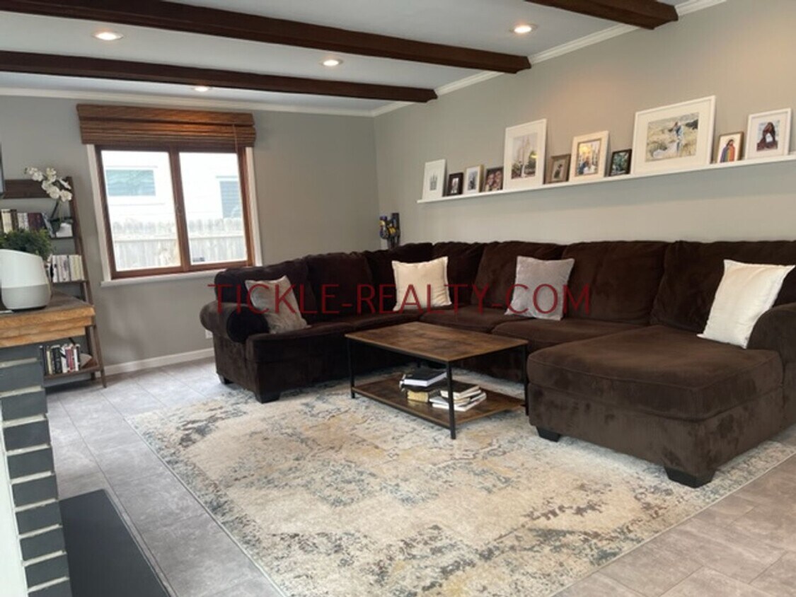 Primary Photo - 3 Bedroom, 2 Bath Cape in Brighton