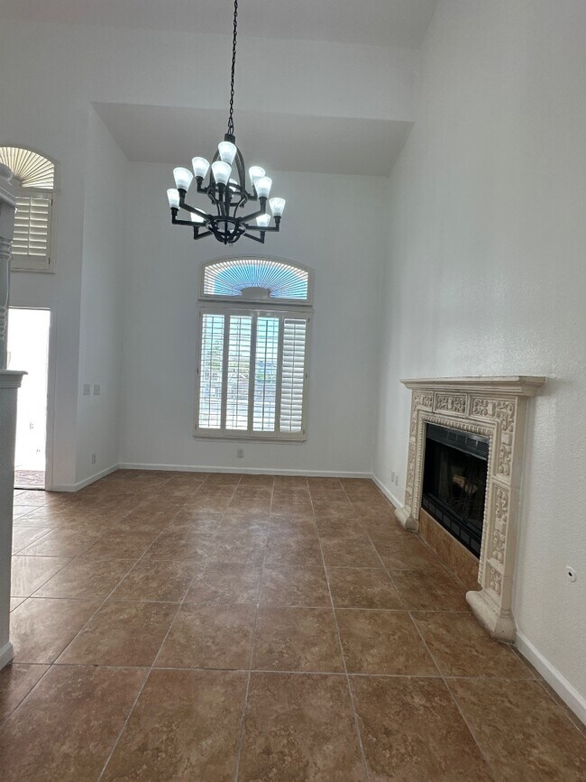 Building Photo - 7461 Plaza Redonda Dr