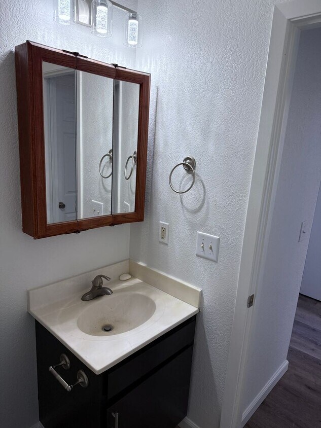 Foto del edificio - 205 N Broadway St