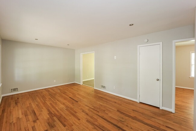 Building Photo - 3639 Telstar Dr