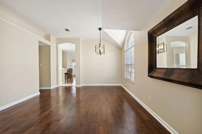 Foto del edificio - 4211 Briarbend Rd