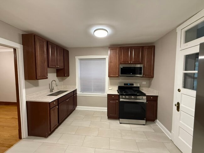 Building Photo - 5545 N Luna Ave