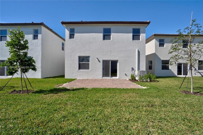 Foto del edificio - 2671 SE 24th Dr