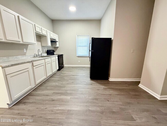 Foto del edificio - 4207 W Market St