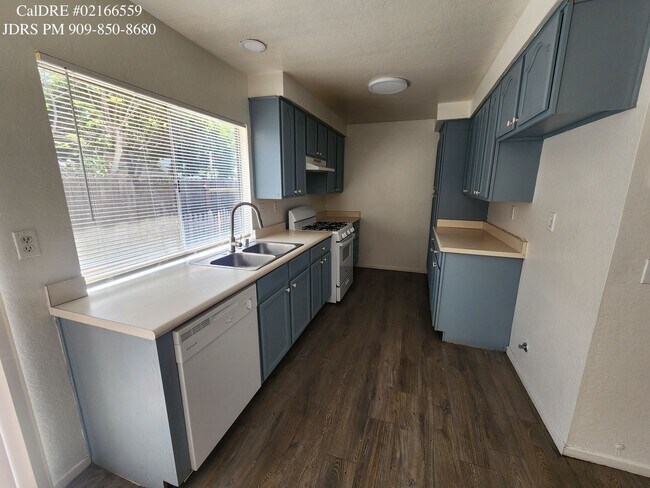 Foto del edificio - Price Lowered! Chino 4 Bedroom Home