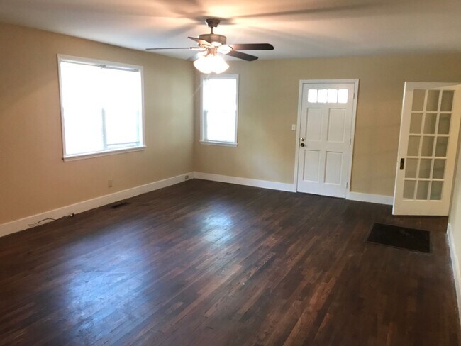 Foto del edificio - Three Bedroom in the Heart of Five Points