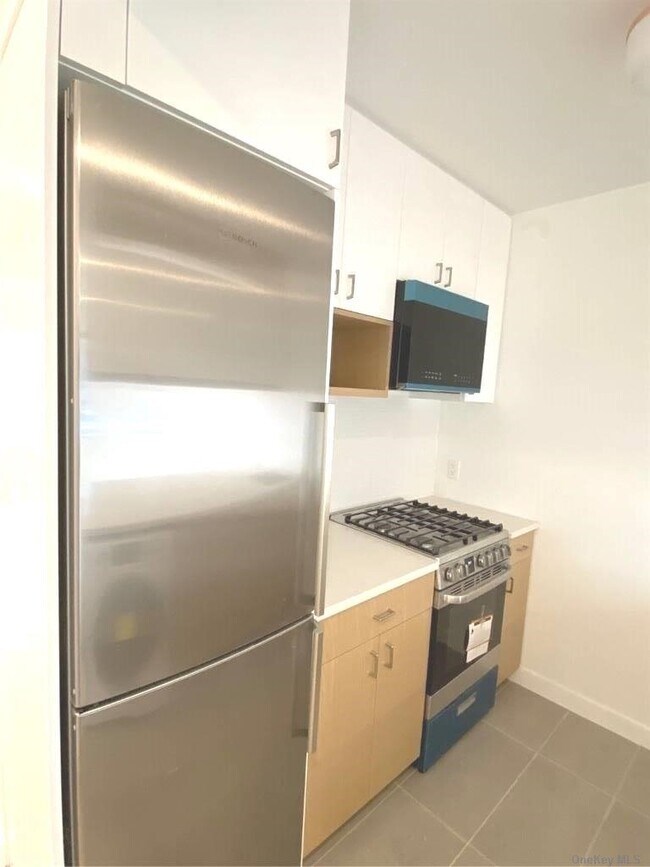 Foto del edificio - 353 E 15th St