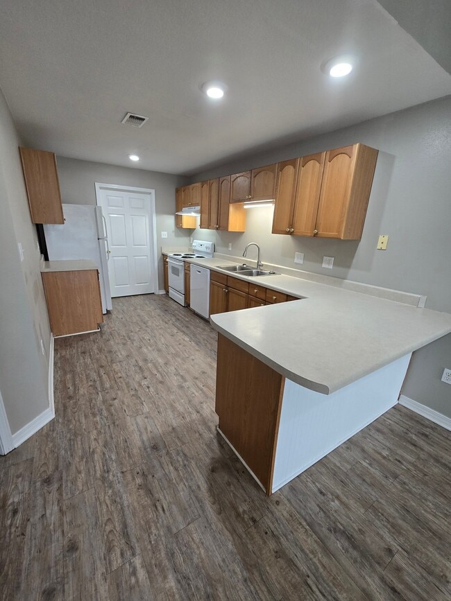 Foto del edificio - 15127 Deer Creek Dr