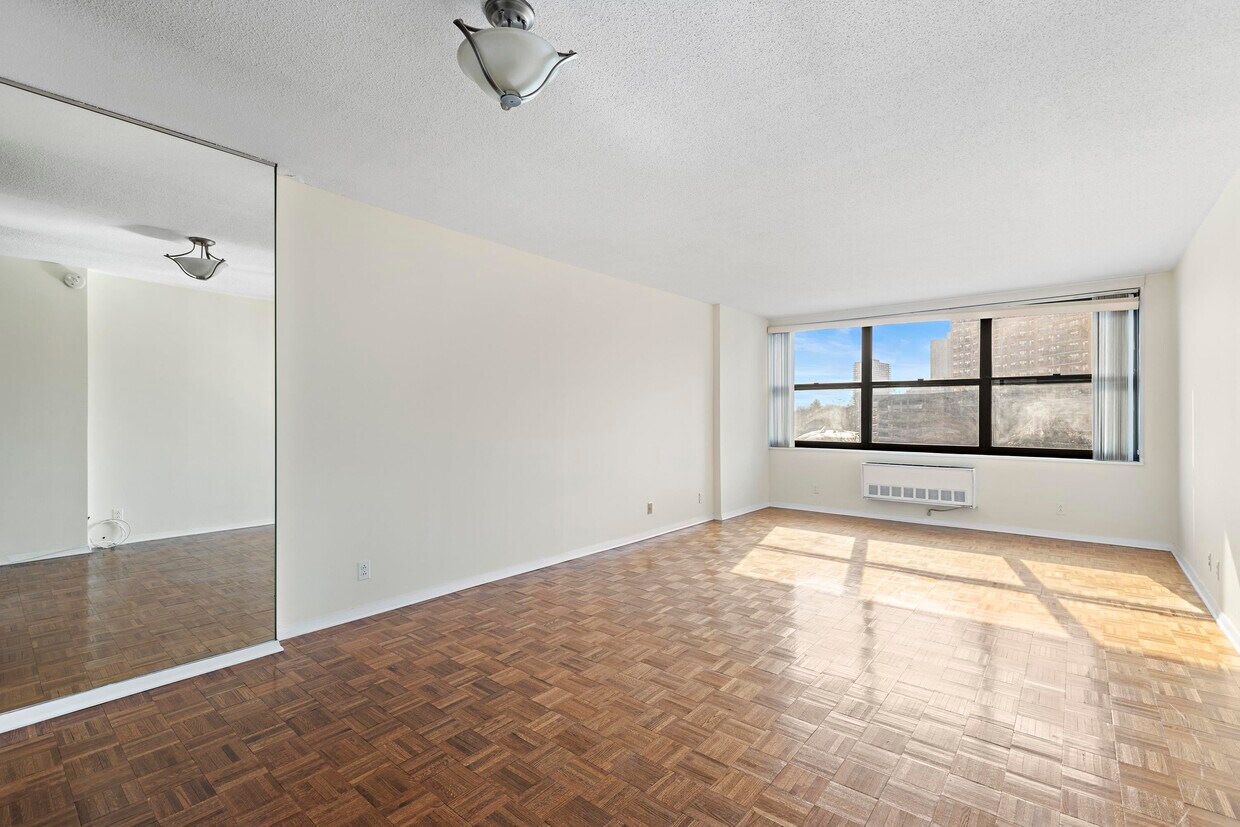 Foto principal - 7002 Boulevard E