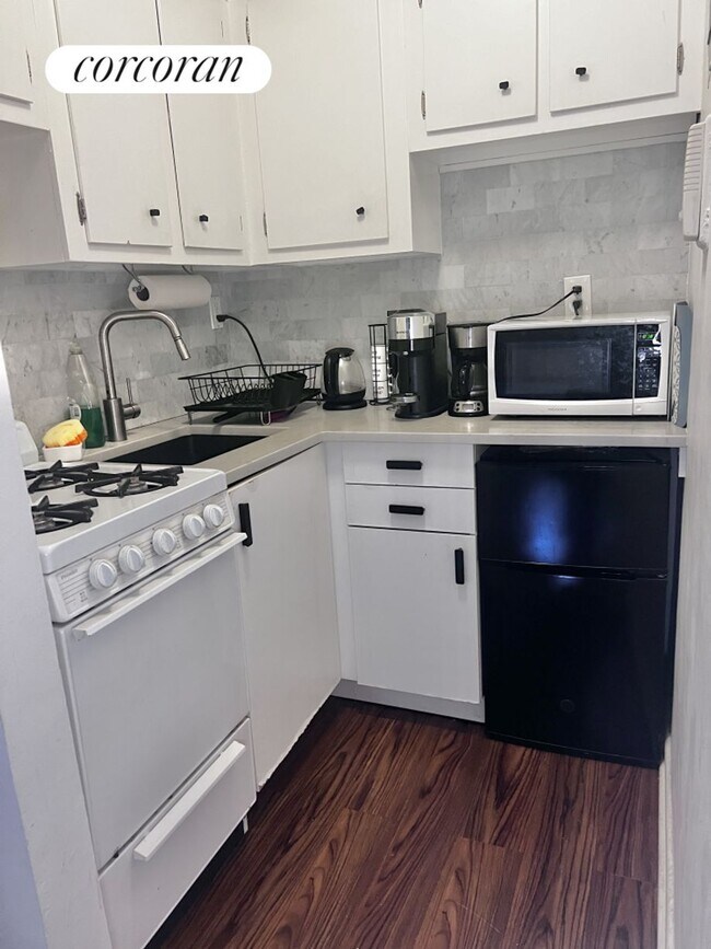 Foto del edificio - 48 W 55th St