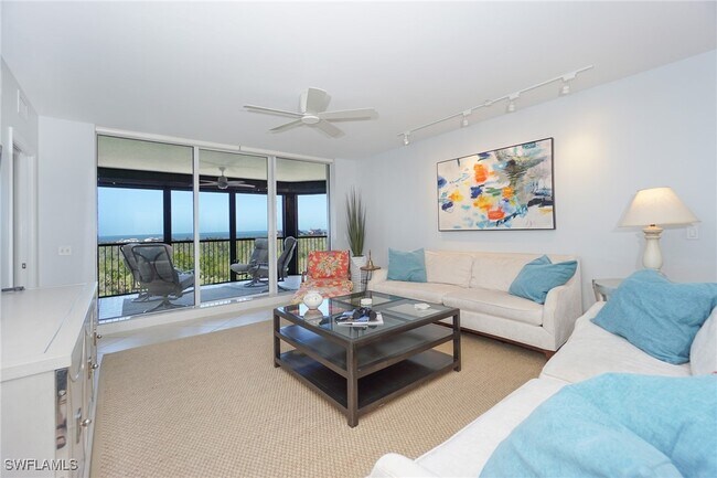 Foto del edificio - 7225 Pelican Bay Blvd