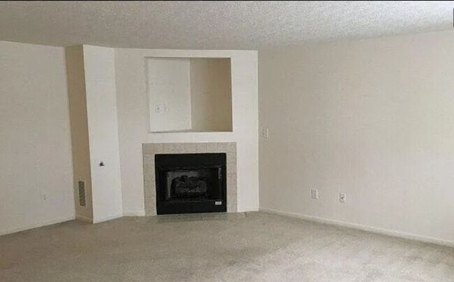 Building Photo - 976 Hartford Village Blvd