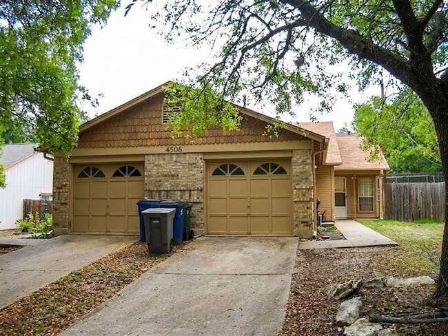 Building Photo - Nice 2 bedroom, 2 bath Duplex in Dorsett Oaks