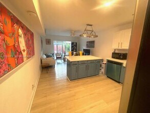 Building Photo - 1560 NE 145th St