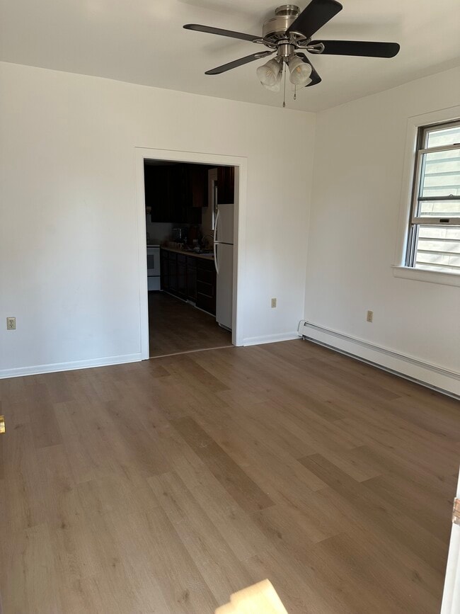 Building Photo - 1344 Newport Rd