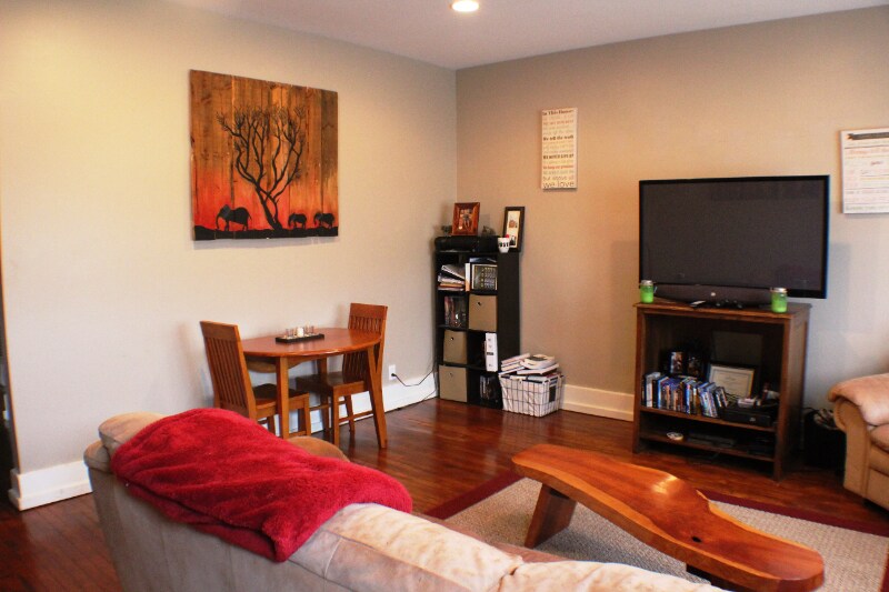 118 E Maple Ave Unit 118 E Maple Down, East Rochester, NY 14445 Room