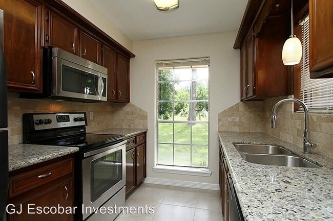 Building Photo - 10619 Twin Oak Dr
