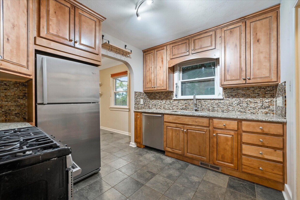 Foto principal - 483 E 8th Ave