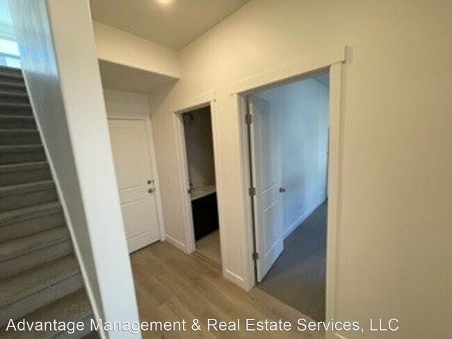Building Photo - 4 br, 3 bath House - 1072 W 530 S